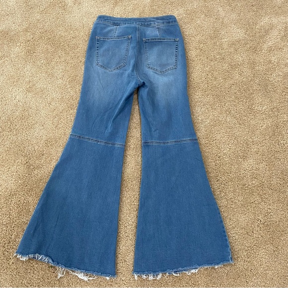 We The People Super Flare Jeans size 26 - Picture 3 of 6